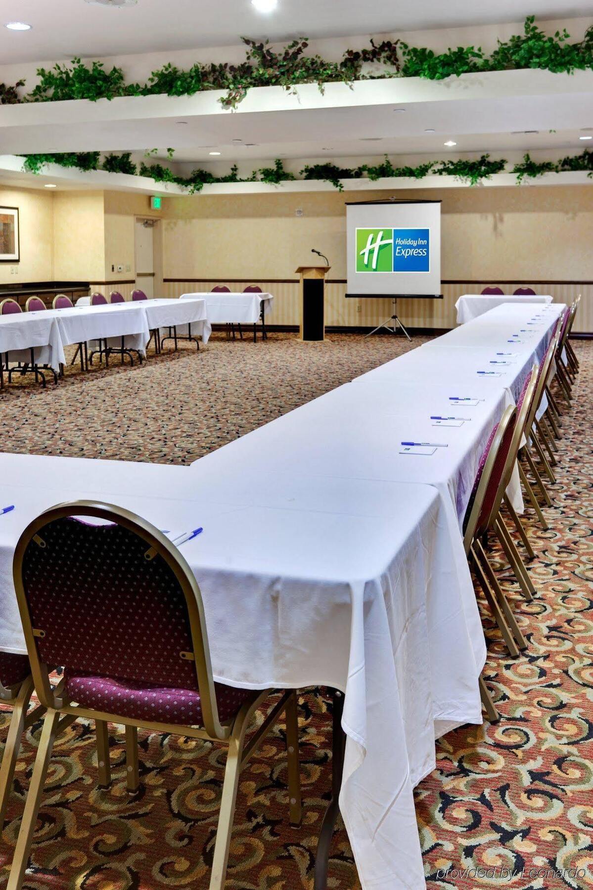 Holiday Inn Express & Suites Beaumont - Oak Valley By Ihg Exterior photo